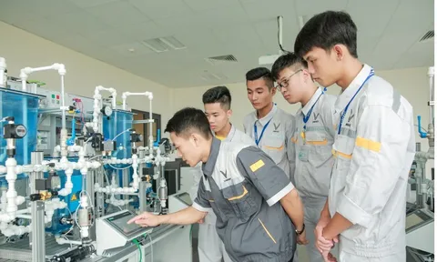 Chuẩn nghề nghiệp giáo viên giảng dạy trình độ trung cấp nghề