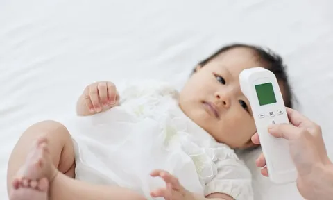 Bác sĩ cảnh báo nguy hiểm của trào lưu không dùng thuốc hạ sốt