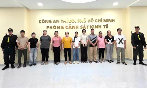 Khởi tố 11 đối tượng sản xuất, buôn bán nước hoa giả, thu lời bất chính trên 15 tỷ đồng