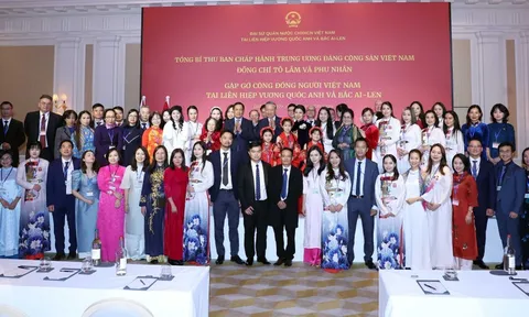 Tổng Bí thư Tô Lâm gặp gỡ cán bộ Đại sứ quán và cộng đồng người Việt Nam tại Anh