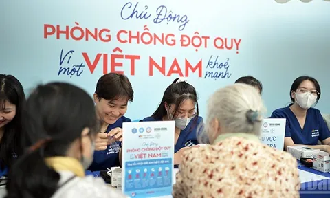 Hàng nghìn người dân Thủ đô được khám sàng lọc đột quỵ miễn phí