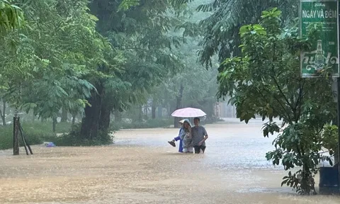 Thời tiết hôm nay (30-10): Miền Bắc đón không khí lạnh tăng cường, miền Trung tiếp tục mưa lớn