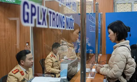 Hà Nội: Hơn 10.000 thí sinh dự sát hạch được hướng dẫn cài đặt ứng dụng VNeTraffic