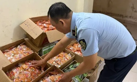 Thành phố Hồ Chí Minh: Phát hiện nhiều thực phẩm đóng gói không rõ nguồn gốc, xuất xứ