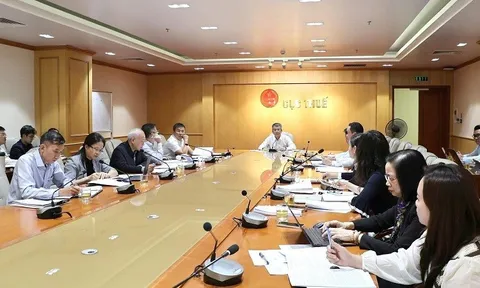 Ảnh hưởng bão số 15, giữa Biển Đông biển động dữ dội