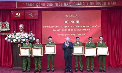 Công an cơ sở tăng cường giám sát, giáo dục, giúp đỡ người được đặc xá