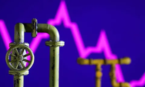 Giá xăng dầu hôm nay (25-12): Quay đầu giảm