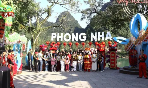 Sôi động ngày đầu năm mới