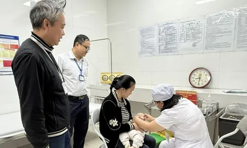 Uống vaccine Rota đủ liều ngăn ngừa hiệu quả bệnh tiêu chảy cấp do virus Rota ở trẻ