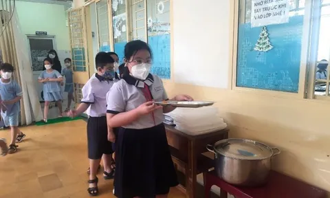 Thành phố Hồ Chí Minh siết chặt an toàn thực phẩm trong bữa ăn bán trú cho học sinh
