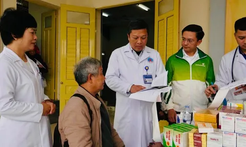 Khám và cấp phát thuốc miễn phí cho gần 500 người dân trong chương trình “Tết đồng bào 2026”