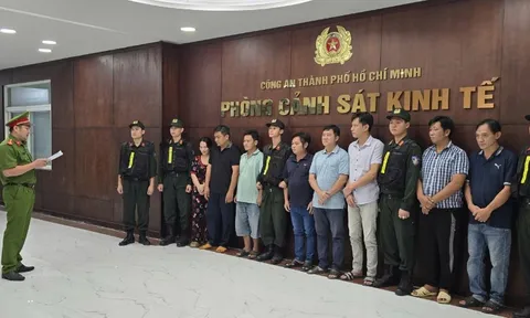 Khởi tố 8 đối tượng sản xuất, buôn bán xăng RON A95 giả
