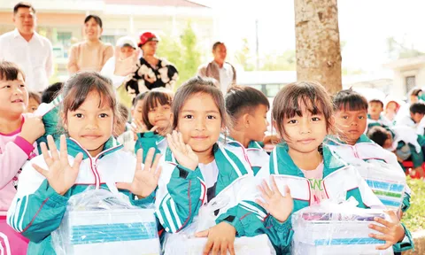 Gieo “con chữ” giữa đại ngàn Tây Khánh Sơn