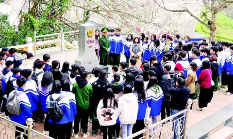 Học bên cột mốc biên cương