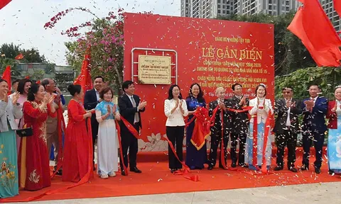 Hà Nội: Phường Tây Tựu gắn biển công trình “Dân vận khéo” chào mừng bầu cử