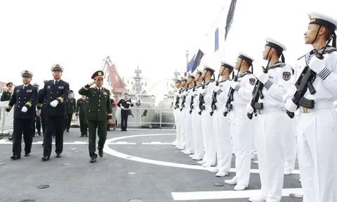 Bộ trưởng Quốc phòng Việt Nam và Trung Quốc dự Lễ khởi hành tuần tra liên hợp hải quân