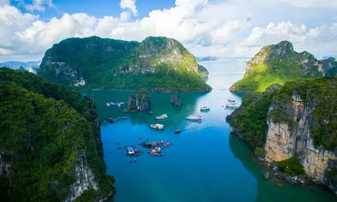 Vịnh Bái Tử Long - kỳ quan du khách không thể bỏ lỡ khi ghé Đông Nam Á
