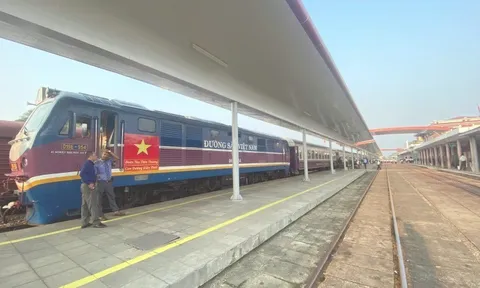 Ra mắt nhận diện mới đoàn tàu “Hành trình kết nối di sản miền trung” và công nhận Ga Huế là điểm du lịch