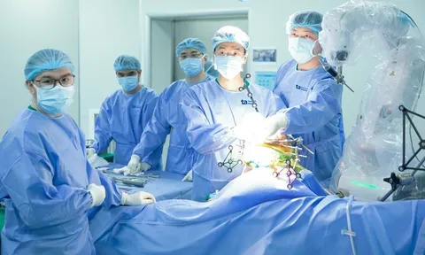 Việt Nam lần đầu tiên có robot AI thay khớp chủ động hoàn toàn