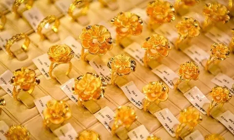 Giá vàng hôm nay (1-4): Giữ đà tăng mạnh