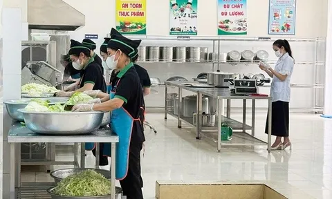Bộ Y tế yêu cầu siết chặt việc kiểm tra, bảo đảm an toàn thực phẩm tại bếp ăn tập thể, trường học