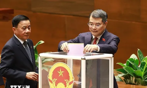 Thông qua Nghị quyết bầu Thủ tướng Chính phủ khóa XVI