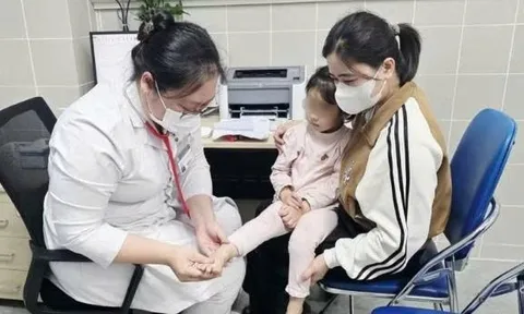 Bệnh tay chân miệng vào mùa, cha mẹ cần lưu ý cấp độ mắc bệnh của con để xử trí