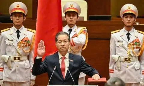 Chánh án Tòa án nhân dân tối cao Nguyễn Văn Quảng tuyên thệ nhậm chức