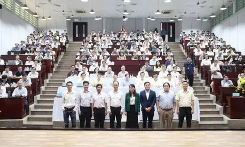 Dạy và học toán trong kỷ nguyên công nghệ