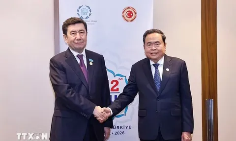 Chủ tịch Quốc hội Trần Thanh Mẫn tiếp xúc song phương nhân dịp tham dự IPU-152