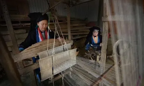 Bản sắc tộc người trong phát triển du lịch