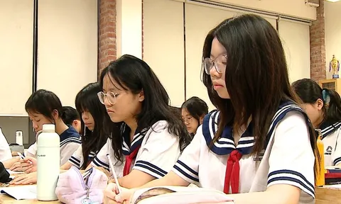 Khi nỗi lo trượt trường mong muốn không còn là chuyện của riêng đề thi