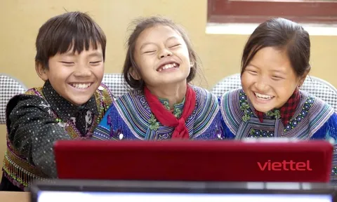 Lớp học trên đỉnh núi cao: Viettel thu hẹp khoảng cách số bằng internet