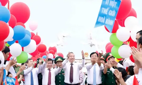 Tổng Bí thư, Chủ tịch nước dự Lễ Thượng cờ "Thống nhất non sông"