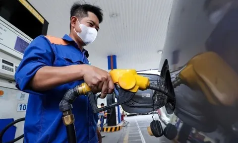 Từ chiều nay (14-5), giá xăng dầu đồng loạt giảm
