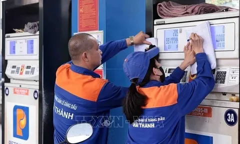 Giá xăng dầu hôm nay (15-5): Xăng RON95 về sát 24.000 đồng/lít