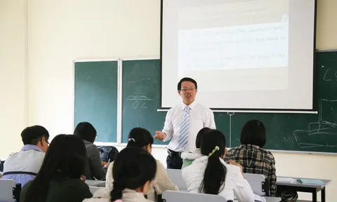 Mỗi viên chức chỉ được là giảng viên đồng cơ hữu của một cơ sở giáo dục