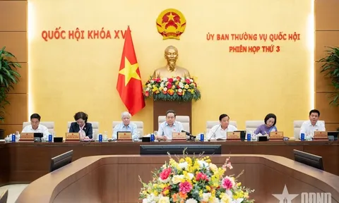 Cử tri và nhân dân phấn khởi trước việc điều chỉnh tăng lương cơ sở, lương hưu và trợ cấp bảo hiểm xã hội