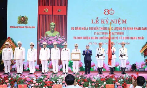 Công an TP Hà Nội đón nhận Huân chương Bảo vệ Tổ quốc hạng Nhất