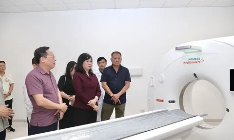 Bộ trưởng Bộ Y tế kiểm tra Bệnh viện Hữu nghị Việt Đức cơ sở Ninh Bình