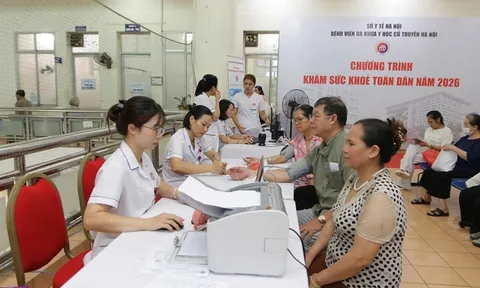 Bệnh viện Đa khoa Y học cổ truyền Hà Nội tổ chức khám sức khỏe định kỳ cho người dân