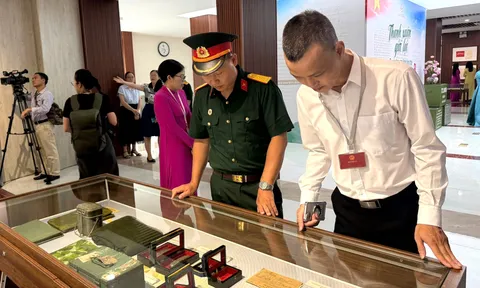 Khai mạc trưng bày “Thanh xuân gửi lại”, tri ân thế hệ cán bộ đi B