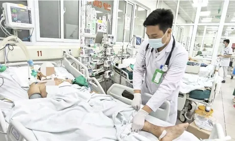 Chủ quan với vết gà mổ, vết ngã xe, hai người suýt mất mạng vì uốn ván