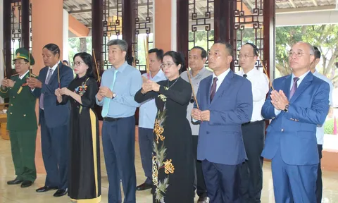 Đắk Lắk: Trang trọng tổ chức lễ viếng nghĩa trang liệt sĩ tỉnh nhân kỷ niệm 79 năm Ngày Thương binh - Liệt sĩ