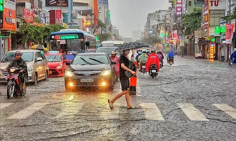 Thời tiết hôm nay (6-8): Mưa dông bao trùm cả nước