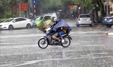 Thời tiết hôm nay (7-8): Đề phòng mưa dông, lốc, sét, mưa đá ở nhiều nơi