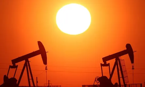 Giá xăng dầu hôm nay (11-8): Giá dầu thế giới tăng khoảng 5%