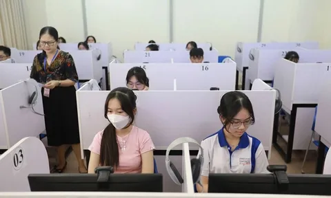 Chuẩn bị điều kiện thí điểm thi tốt nghiệp THPT trên máy tính từ năm 2027