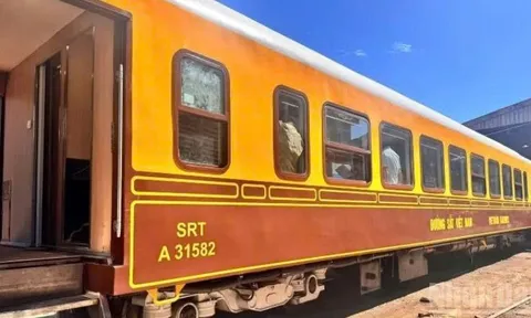 Tàu di sản Huế-Phong Nha triển khai nhiều dịch vụ ưu đãi cho khách đi tàu