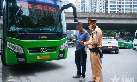 Hà Nội: Đồng loạt ra quân tổng kiểm soát phương tiện kinh doanh vận tải
